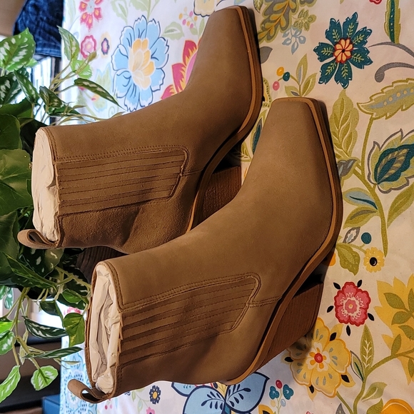 VINCE CAMUTO Beige Ackella Bootie Size 10 - Picture 4 of 4